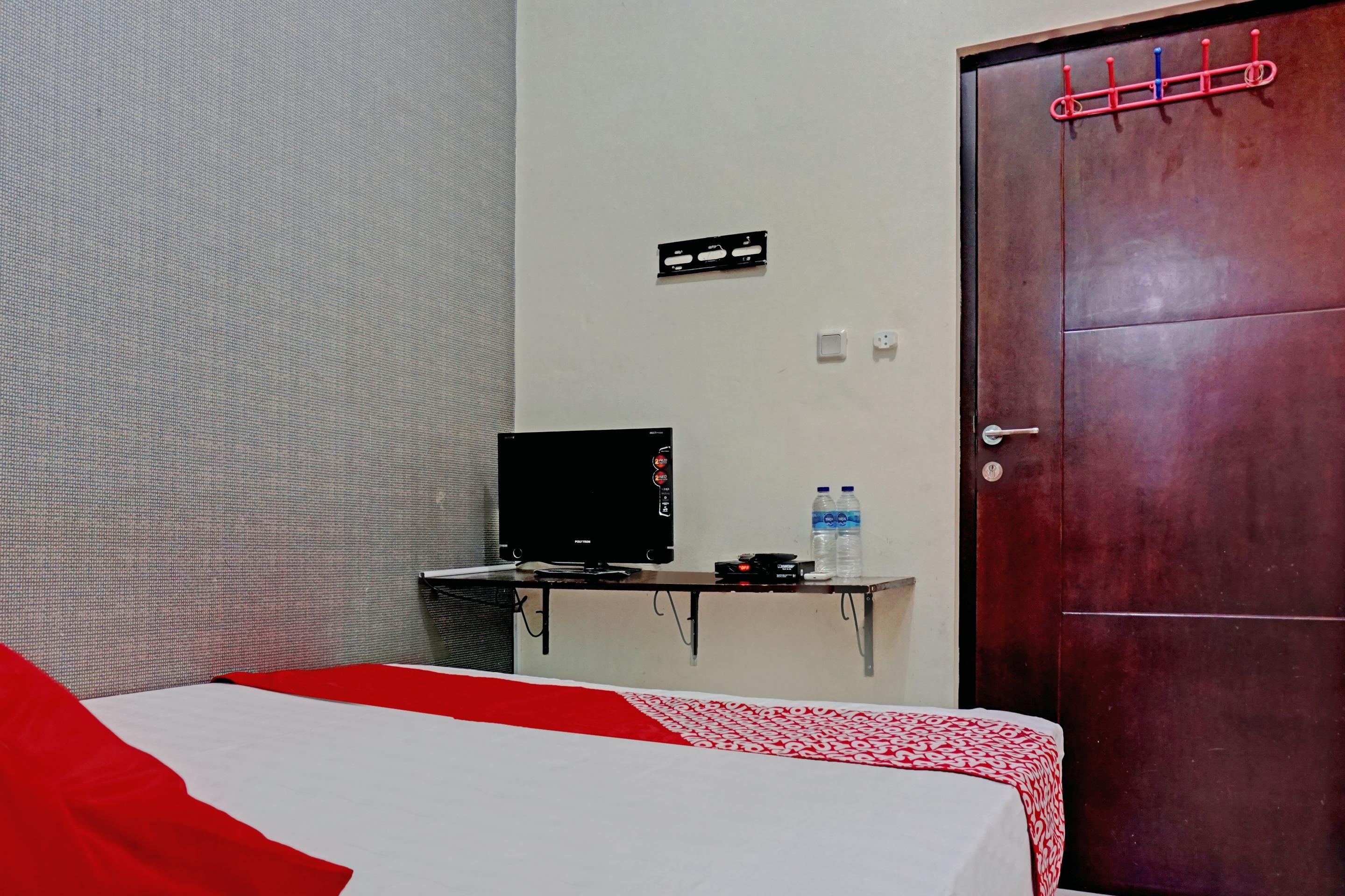 Oyo 90489 Kejora Homestay Джакарта Экстерьер фото
