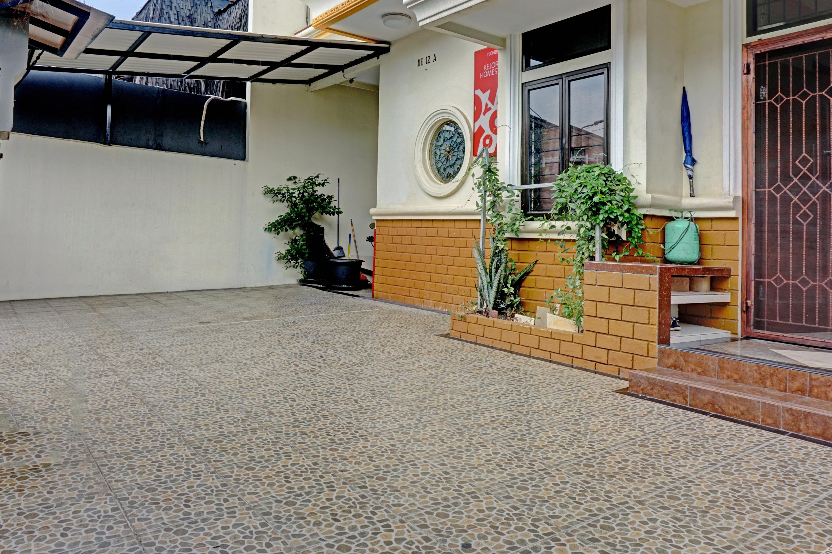 Oyo 90489 Kejora Homestay Джакарта Экстерьер фото