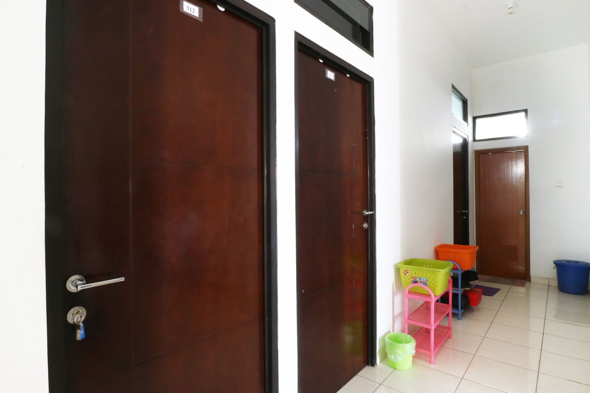 Oyo 90489 Kejora Homestay Джакарта Экстерьер фото